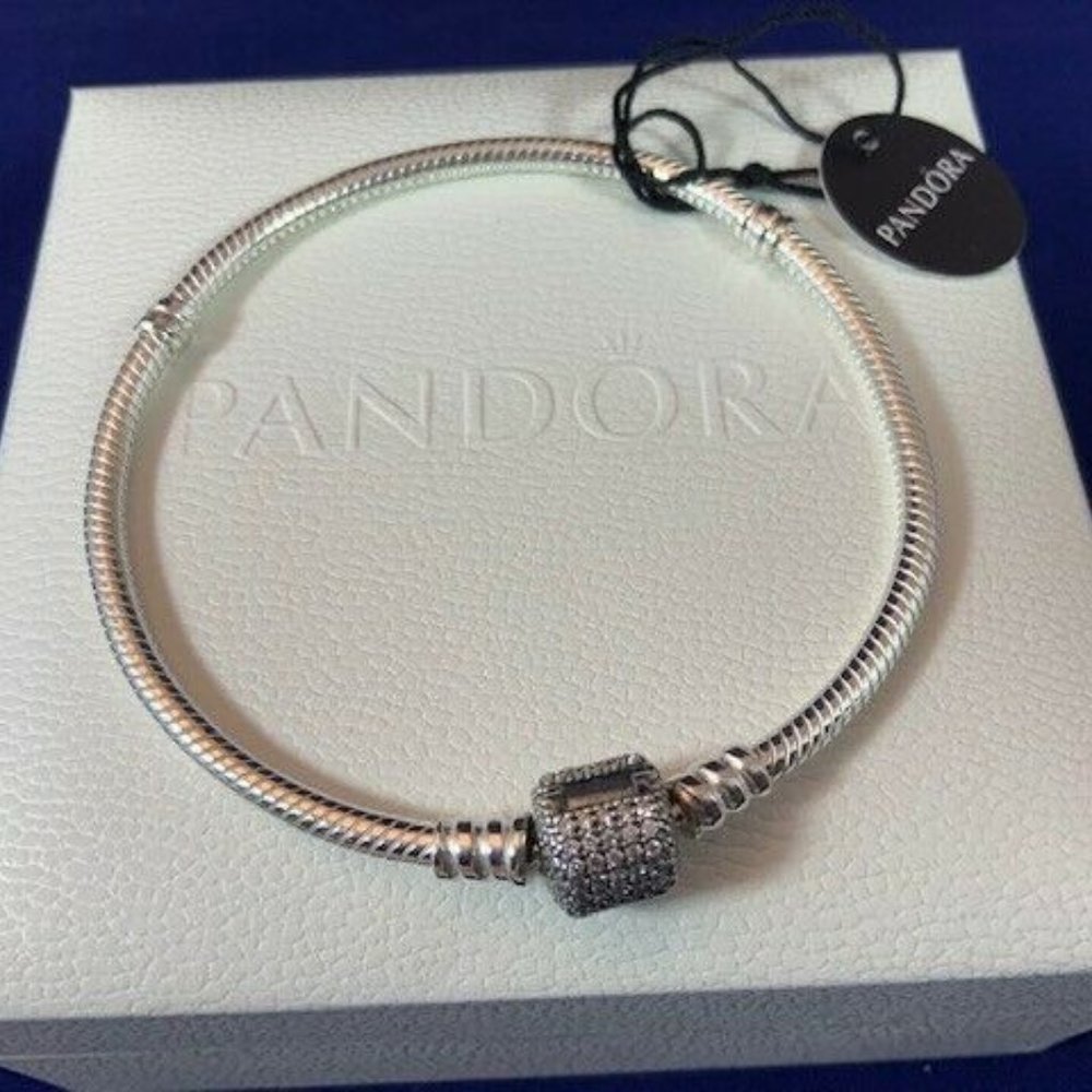 NWOT Pandora Sterling Silver Signature Pave Clasp Bracelet